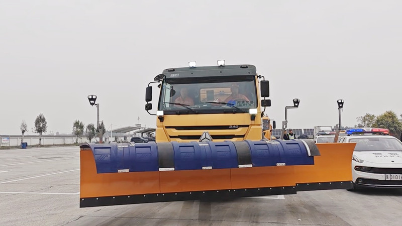 除雪演练2.jpg 除雪演练2.jpg