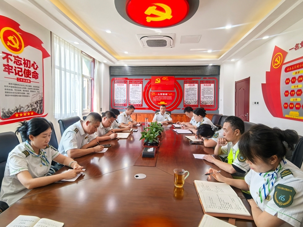 护航开学季与阅兵保畅：高速收费站的故事兰翠芝_副本.jpg
