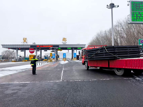 20260119 望都收费站连续劝返违规超限车辆 (2)_副本.jpg